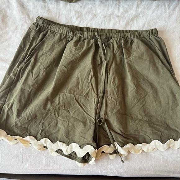 Amazon Scallop Short Set - Picture 4 of 4